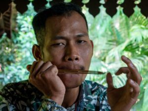 Chi Chen, 32, bamboo Angkuoch maker