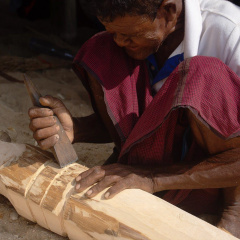 Carving lobung in Nyawi (2019). Photo: Maxime Boutry