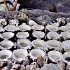 Brine boiling in earthenware pots in Alburquerque, Bohol, Philippines. Photo: Andrea Yankowski