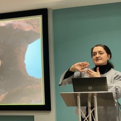 Carmen Vida (Victoria and Albert Museum), presenting "To repair or not repair? Conservation interventions as colonial/decolonial agencies: the case of an Olokun pot" (Photo: Orly Orbach)
