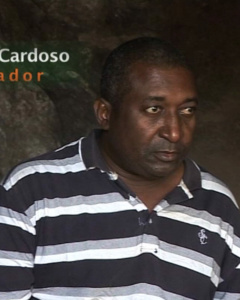 Leonardo Cardoso at the archaeological site of Nhampassaré. Screenshot from a documentary “Patrimônio em Perigo na Guiné-Bissau” (Photo: Inácio Mané)