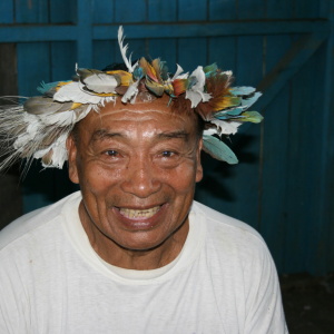 Marcelino Pinedo wearing feather headdress. (Photo: Eliana Camargo)