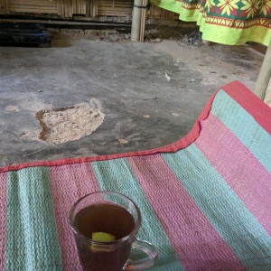 Lemon tea made by Rohingya women at household, Ukhiya, Kutupalong, Cox’s Bazar, 2023 (Photo: Tahura Enam Navile)