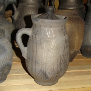 Master potter Ivan Mazur. Jug. Clay, potter’s wheel, modelling, black-burnished). National Museum-Reserve of Ukrainian Pottery in Opishnya, Poltava region. (Photo: Romana Motyl)
