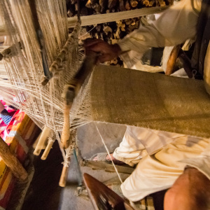 Chitrali man weaving Chitrali shu (Photo: Camille Delbos )
