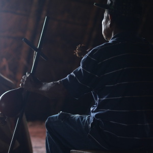 Guarani and Kaiowá shaman Seu Jairo Barbosa conducts a ritual chant over a young girl who has come of age (Photo: Doriano Morales)