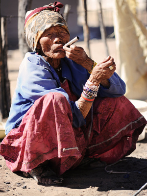 Old woman smoking tobacco. Photo: Velina Ninkova