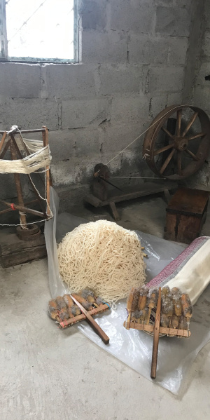 Tools to prepare the wool for weaving (Photo: Lorena Toro)