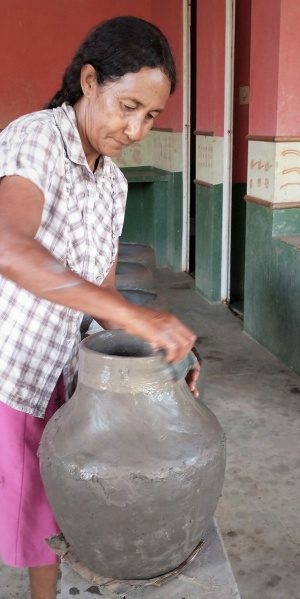 Local pottery forming the body of a ceramic pot. (Photo: Layane Farias Almeida)