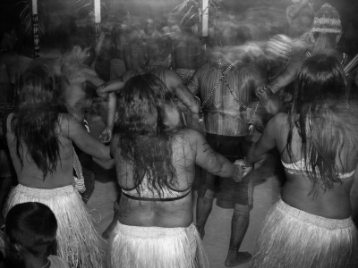 Munduruku dance during assembly at the Missão Cururu village. Photo: Maurício Torres