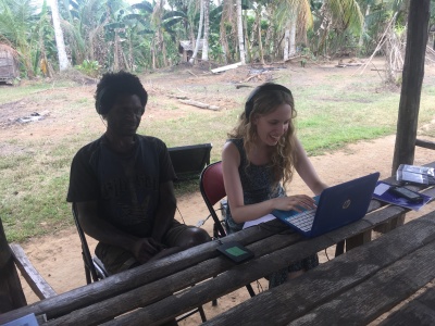 Tonny Warama and Catherine Scanlon working on Ende texts (Photo: Madeleine Scanlon)