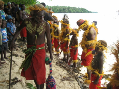 Young dancers preparing to perform at mortuary ceremony, New Ireland (Papua New Guinea). Credit: Graeme Were.