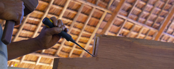 A worker is carving a mortise in a boatyard in Tanah Beru. Photo: UNO/UI