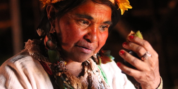 Female Shaman Dona Ivone applies traditional face painting in preparation for Jerosy Puku ritual (Photo: Jaqueline Gonçalvez Porto)