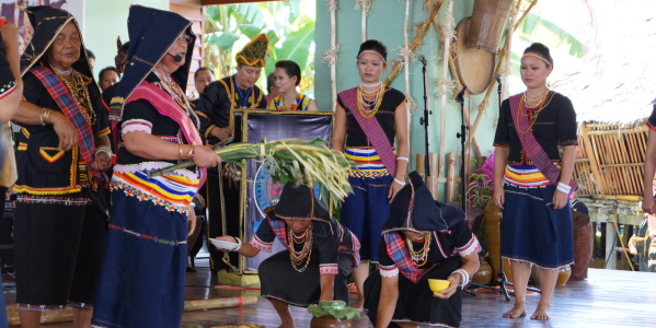 Dusun Tobilung priestesses wearing their ceremonial costumes with linangkit seams on their skirts and headcloths, performing a thanksgiving ritual during the Harvest Festival. (Photo: Judeth John Baptist)