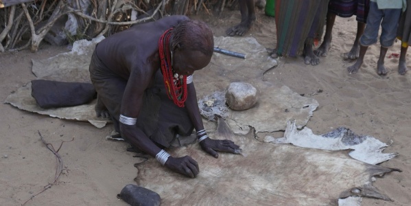 Woman scraping hide with stone tools, Ileret, Kenya, 2022 (Photo: Matthew Douglass)