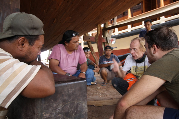 Horst Liebner and Giusppe Ferrioli interviewing workers and contractors in Tanah Beru. Photo: UNO/UI