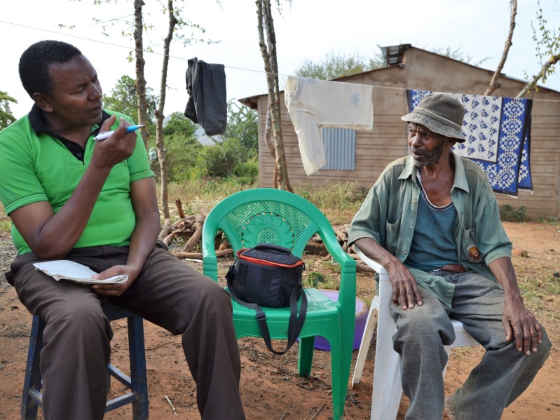 Patrick Maundu interviewing Mr John Kimanzi of Kamaembe, Kitui County (Photo: Kimanzi Ndunda)